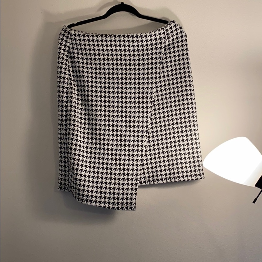 Size M Cato fitted skirt